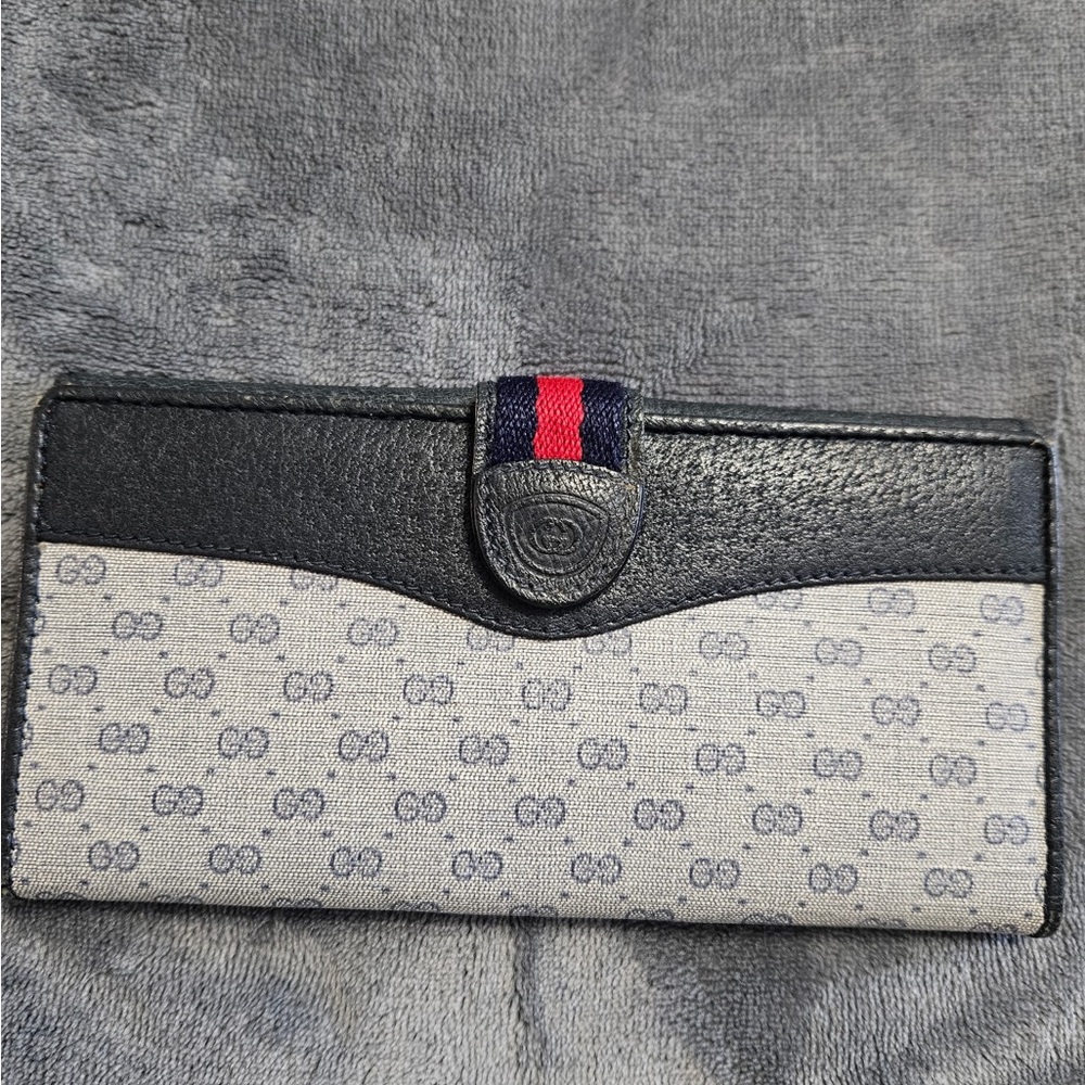 Authentic Vintage Gucci Envelope Wallet with Red and Blue Accent